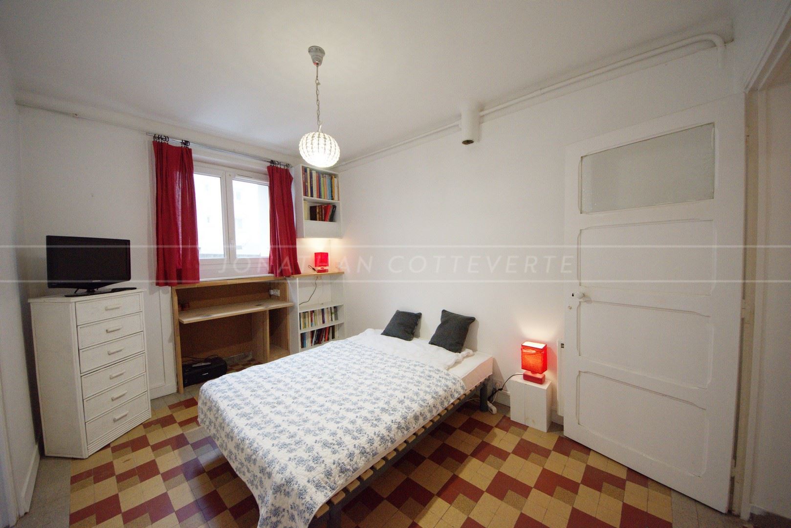 APPARTEMENT - T2 - 1 CHAMBRE - DALLE BETON - IDEALEMENT SITUE - BONNE EXPOSITION - PLACE DE PARKING photo 3